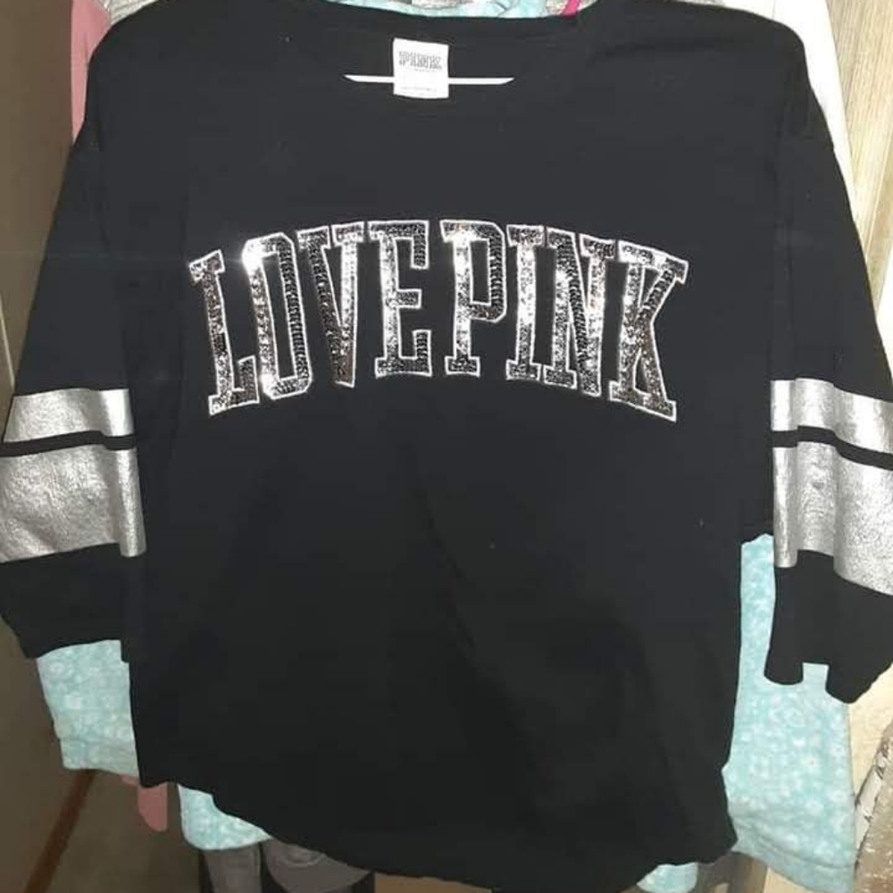 VS SMALL 3/4 LENGTH SHIRT